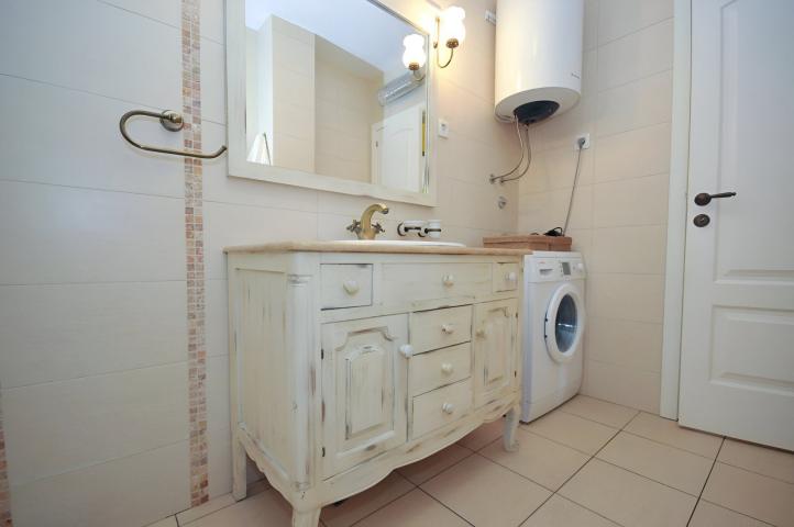 Two-bedroom apartment with parking near the sea, Budva