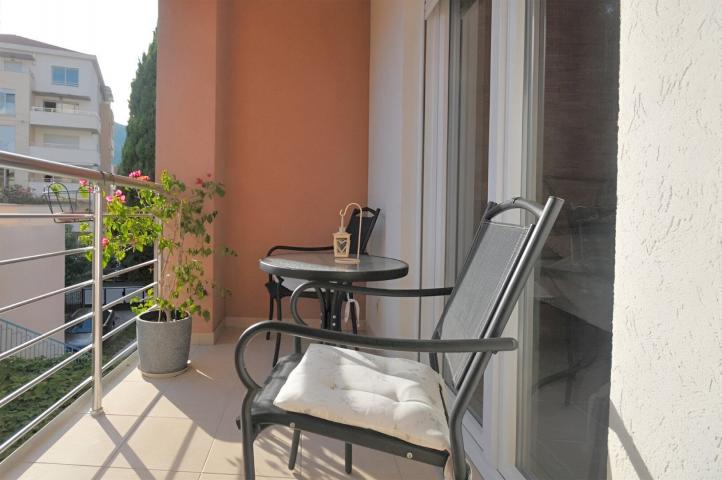 Two-bedroom apartment with parking near the sea, Budva