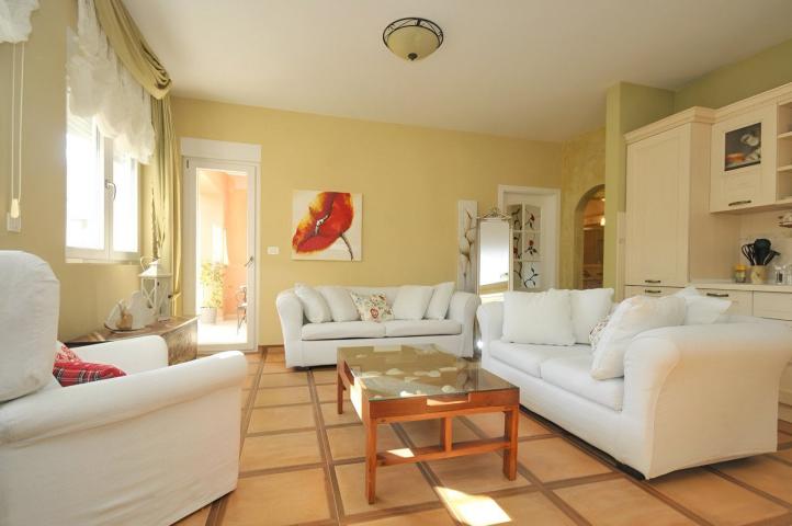 Two-bedroom apartment with parking near the sea, Budva