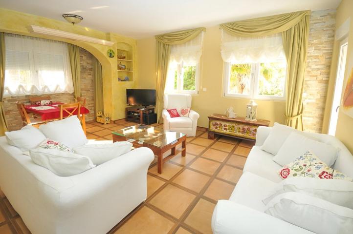 Two-bedroom apartment with parking near the sea, Budva