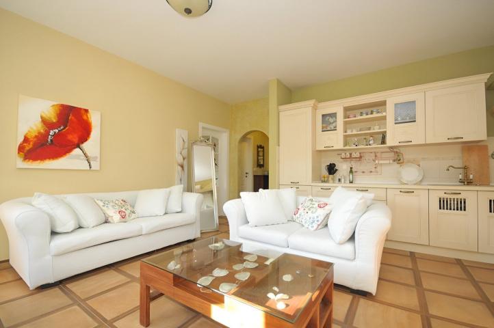 Two-bedroom apartment with parking near the sea, Budva