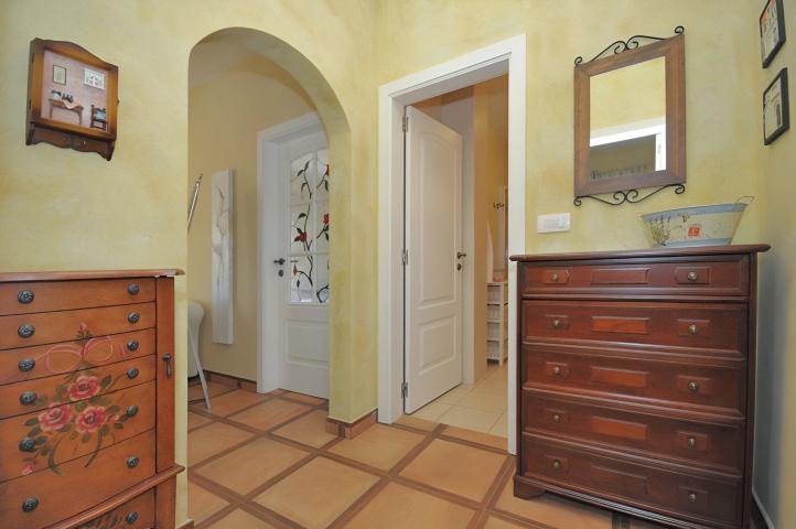 Two-bedroom apartment with parking near the sea, Budva