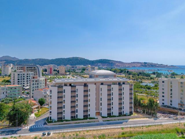 Three-bedroom penthouse with sea view, Bar
