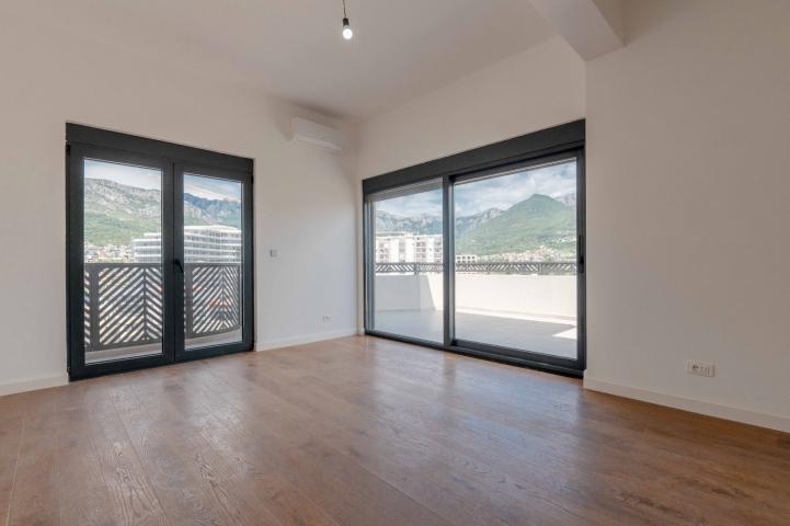 Three-bedroom penthouse with sea view, Bar