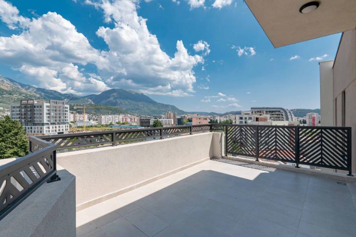 Three-bedroom penthouse with sea view, Bar