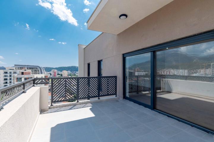 Three-bedroom penthouse with sea view, Bar