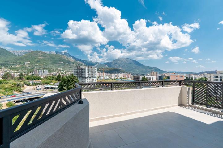 Three-bedroom penthouse with sea view, Bar