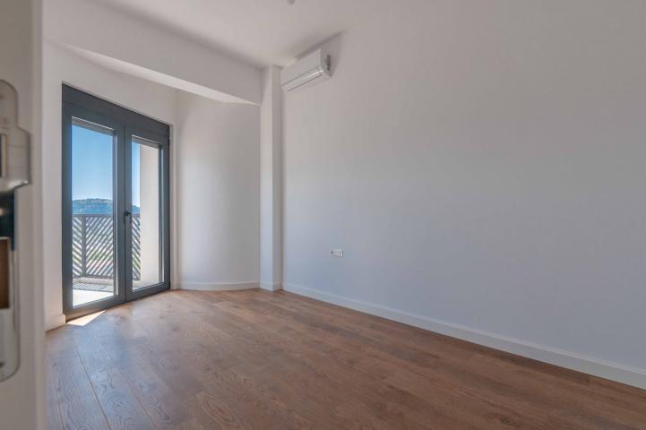 Three-bedroom penthouse with sea view, Bar