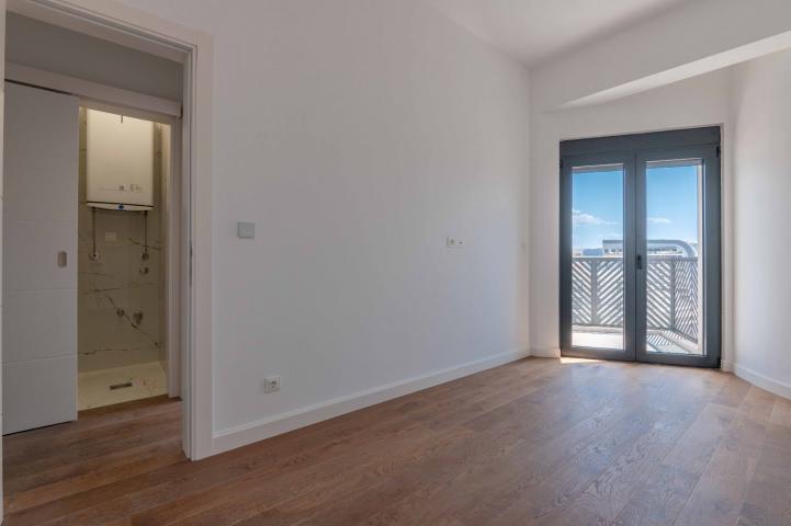 Three-bedroom penthouse with sea view, Bar