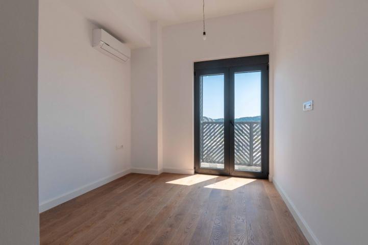 Three-bedroom penthouse with sea view, Bar