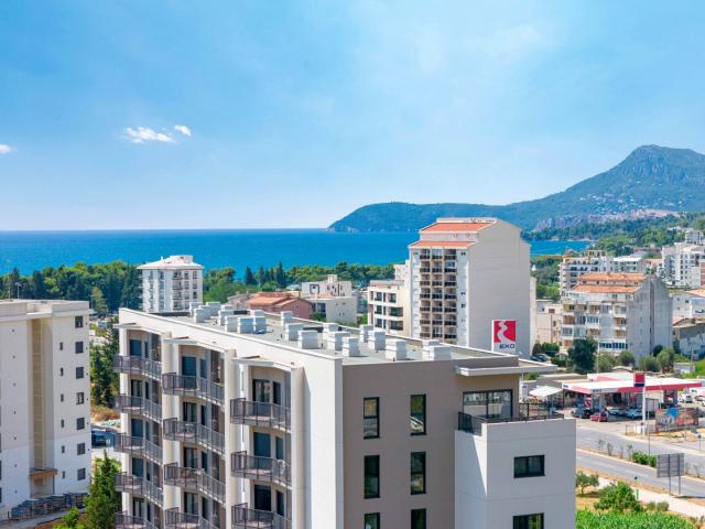 Three-bedroom penthouse with sea view, Bar