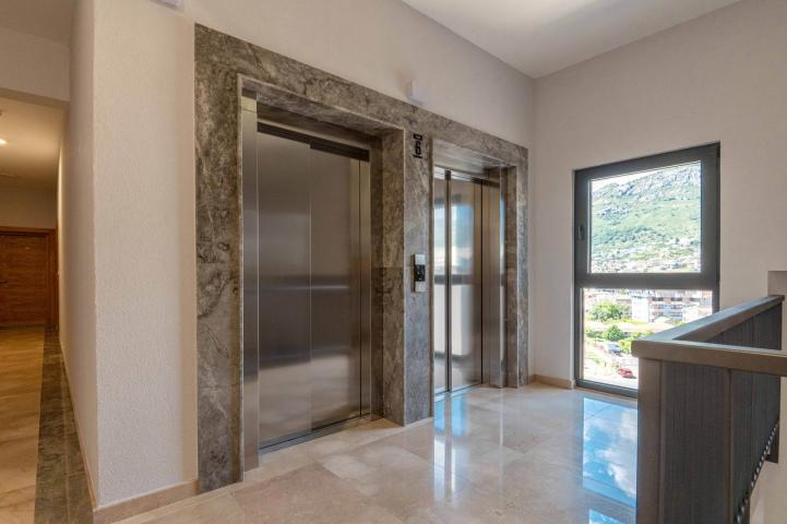 Three-bedroom penthouse with sea view, Bar
