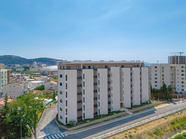 Three-bedroom penthouse with sea view, Bar