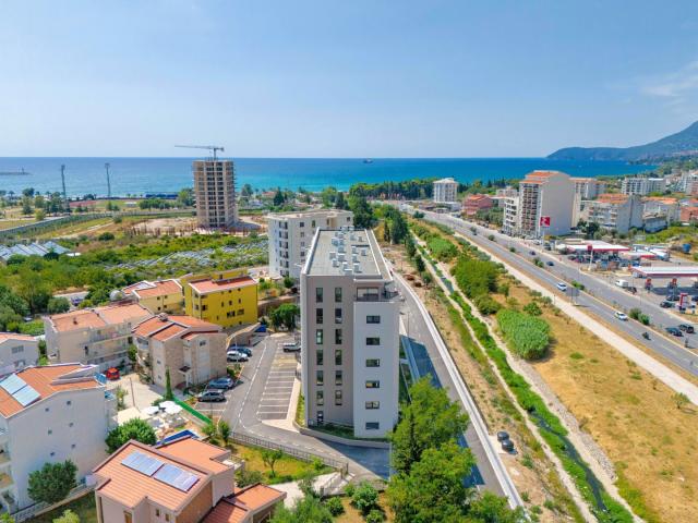 Three-bedroom penthouse with sea view, Bar