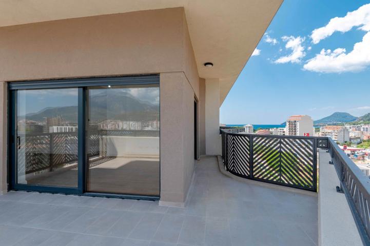 Three-bedroom penthouse with sea view, Bar