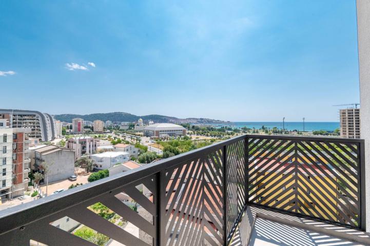 Three-bedroom penthouse with sea view, Bar