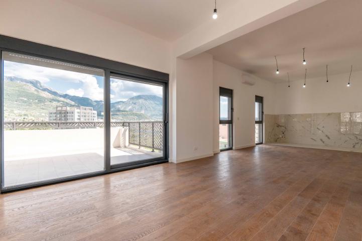 Three-bedroom penthouse with sea view, Bar