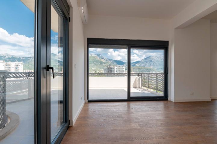 Three-bedroom penthouse with sea view, Bar