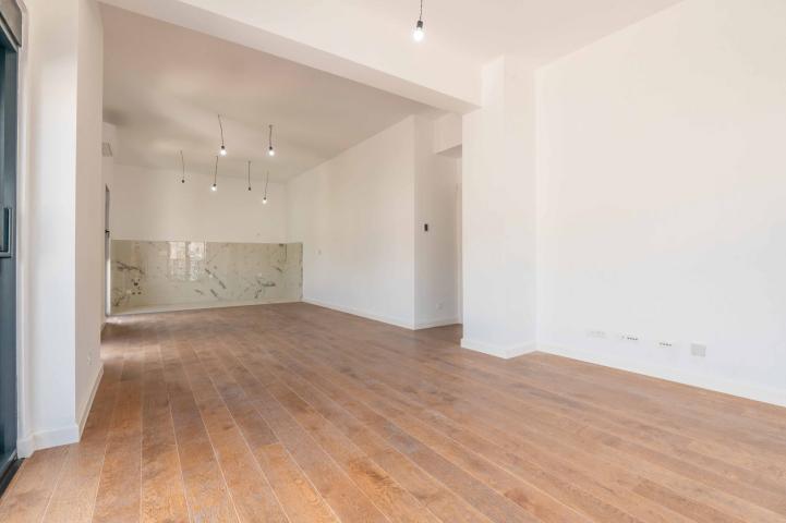 Three-bedroom penthouse with sea view, Bar