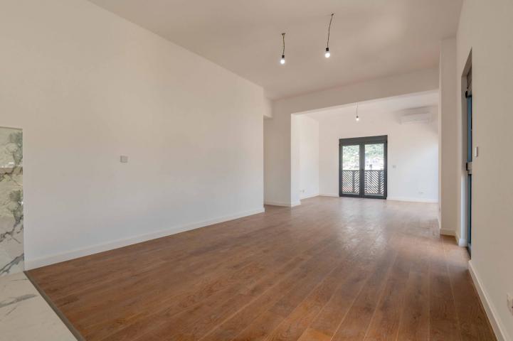 Three-bedroom penthouse with sea view, Bar