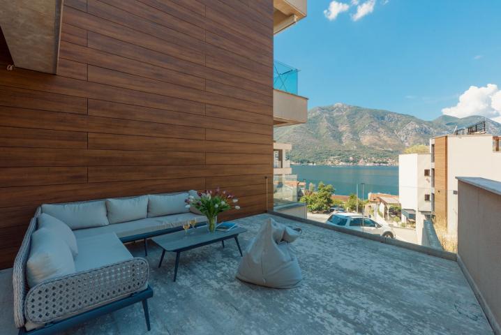 Three-room apartment with a panoramic view of the sea, Dobrota, 
