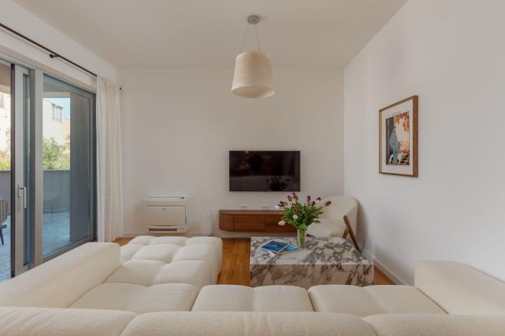 Three-room apartment with a panoramic view of the sea, Dobrota, 