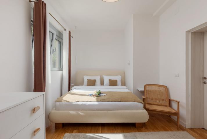 Three-room apartment with a panoramic view of the sea, Dobrota, 
