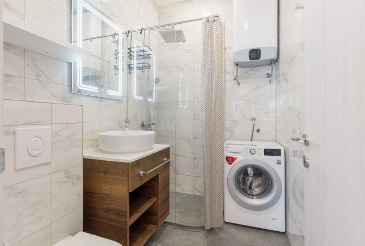 Three-room apartment with a panoramic view of the sea, Dobrota, 