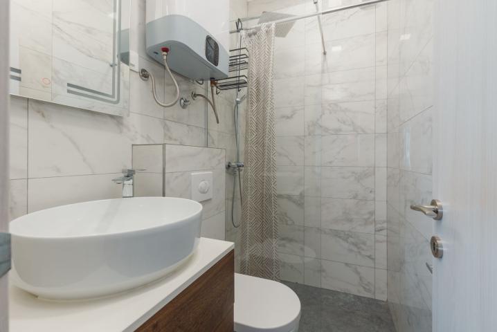 Three-room apartment with a panoramic view of the sea, Dobrota, 