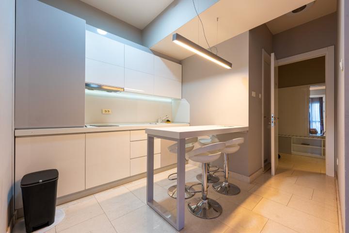 Furnished two-room apartment with sea view, Tre Canne
