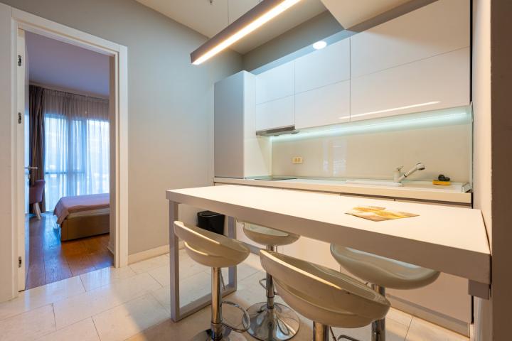 Furnished two-room apartment with sea view, Tre Canne