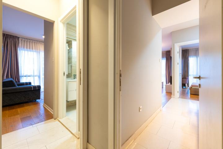 Furnished two-room apartment with sea view, Tre Canne