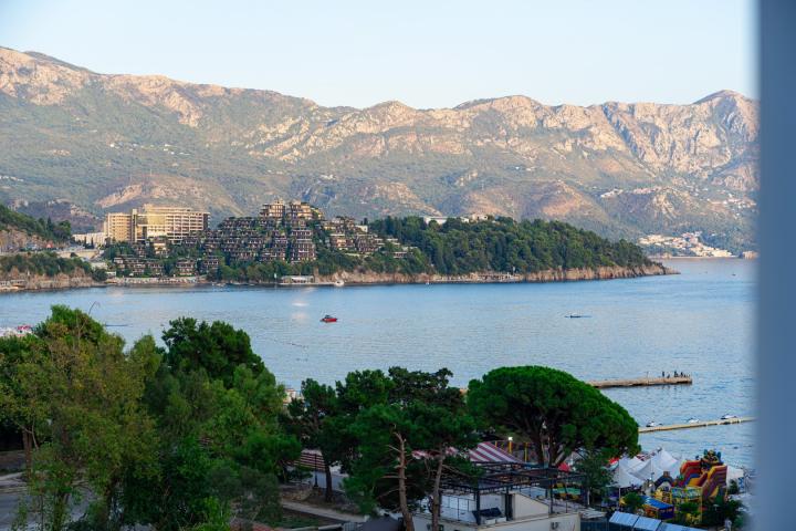 Furnished two-room apartment with sea view, Tre Canne