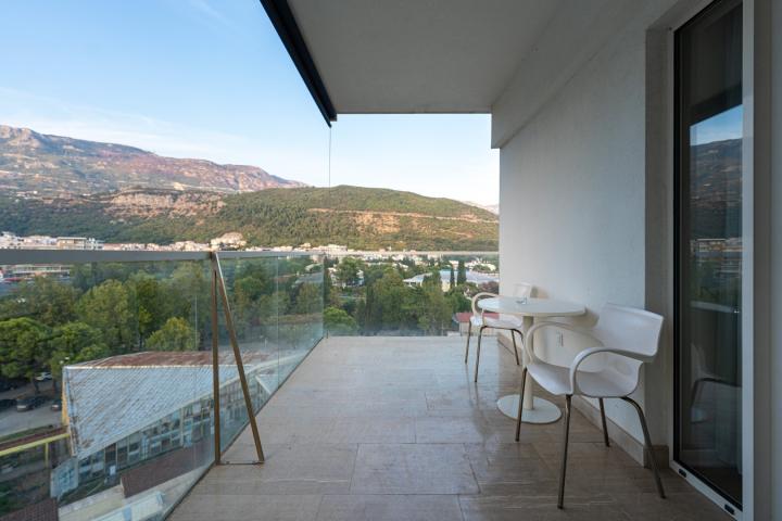 Furnished two-room apartment with sea view, Tre Canne