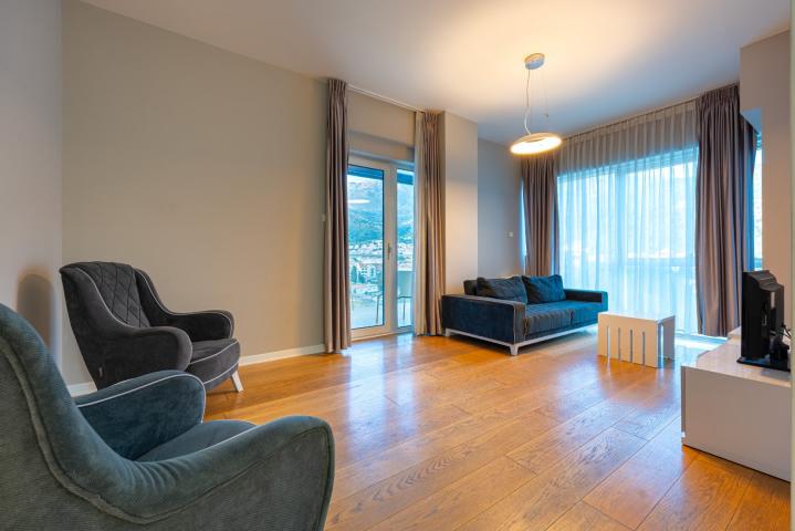 Furnished two-room apartment with sea view, Tre Canne