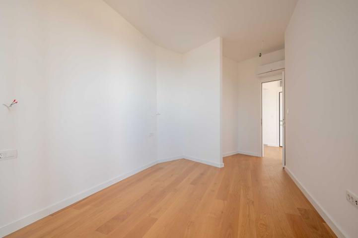 One-bedroom apartment with sea and mountain views, Becici, 