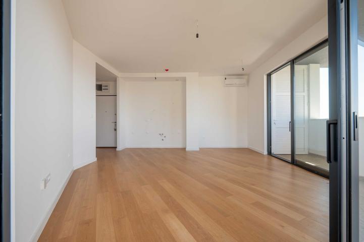 One-bedroom apartment with sea and mountain views, Becici, 