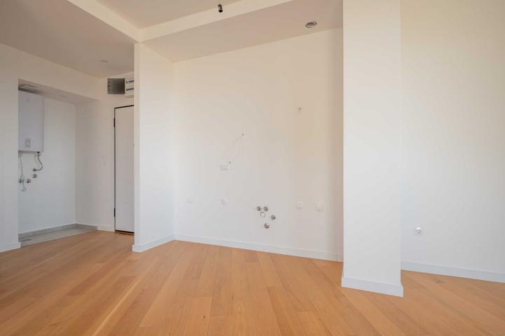 One-bedroom apartment with sea and mountain views, Becici, 