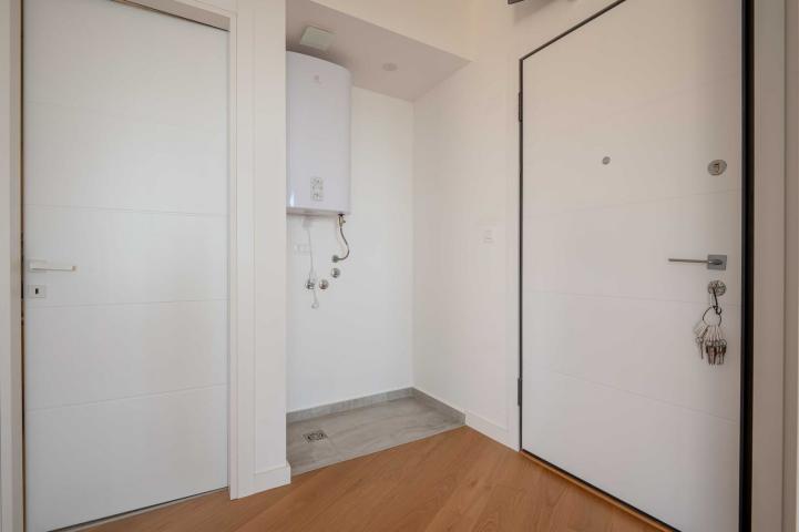 One-bedroom apartment with sea and mountain views, Becici, 