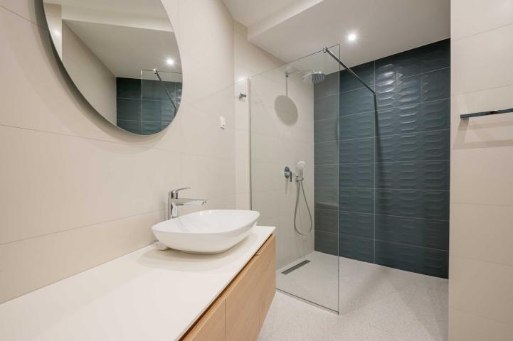 One-bedroom apartment with sea and mountain views, Becici, 