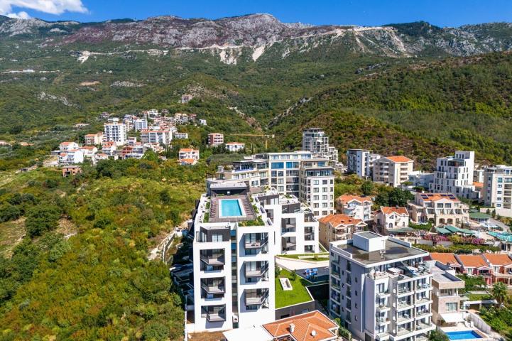 One-bedroom apartment with sea and mountain views, Becici, 