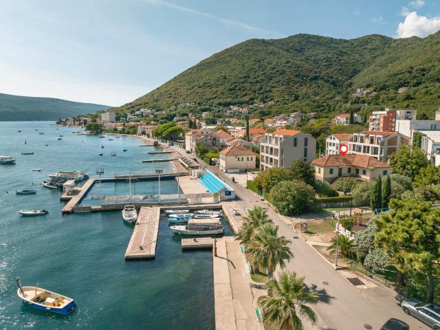 Urbanized land with a house, first line to the sea, 