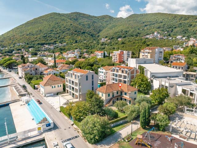 Urbanized land with a house, first line to the sea, 