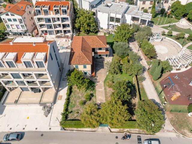Urbanized land with a house, first line to the sea, 