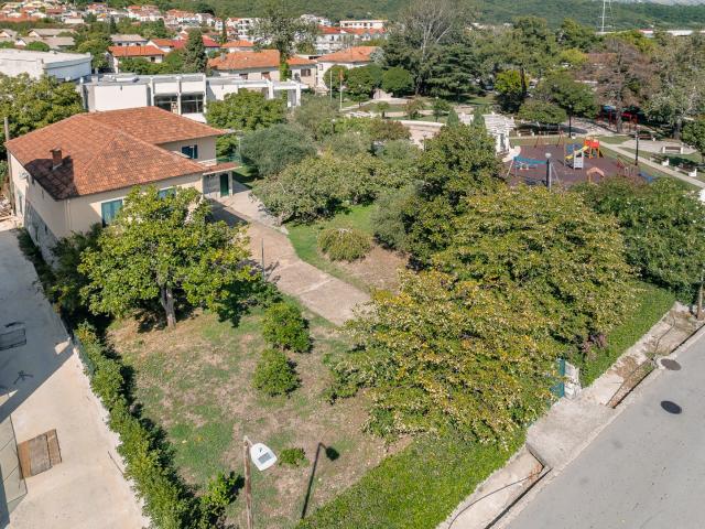 Urbanized land with a house, first line to the sea, 
