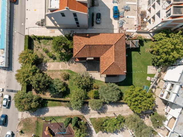 Urbanized land with a house, first line to the sea, 