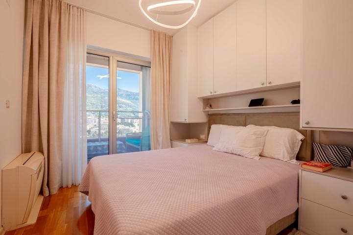 Furnished one-bedroom apartment with sea view, Becici, 
