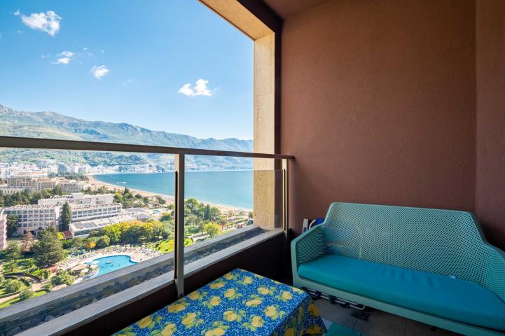 Furnished one-bedroom apartment with sea view, Becici, 