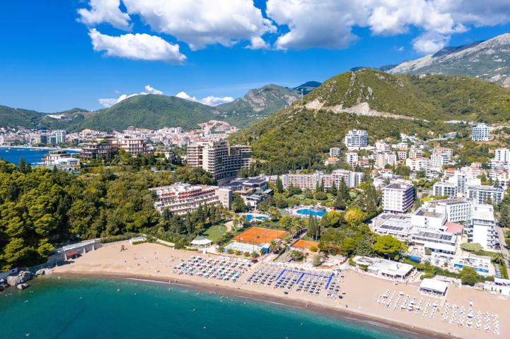 Furnished one-bedroom apartment with sea view, Becici, 