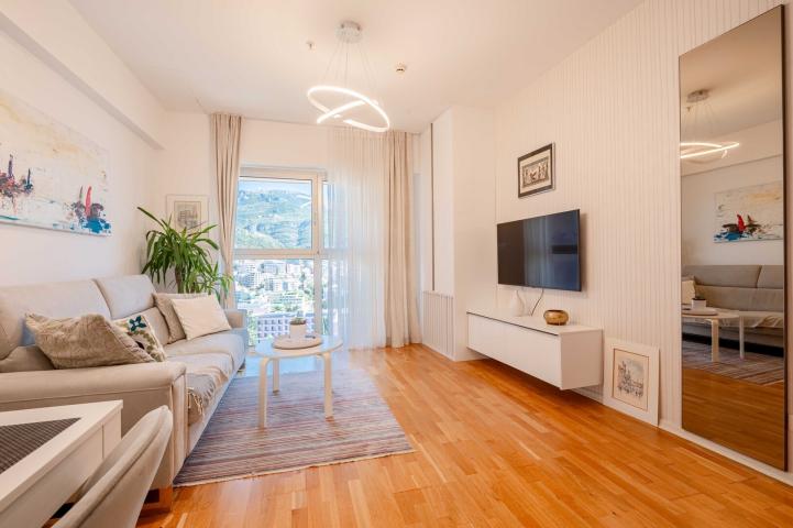 Furnished one-bedroom apartment with sea view, Becici, 
